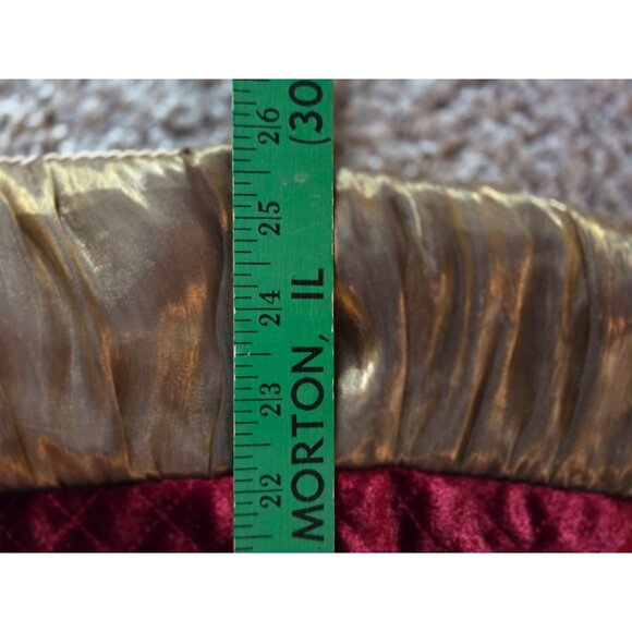 Red Quilted Velvet Christmas Tree Skirt Gold Trim Button Closure - Picture 7 of 10